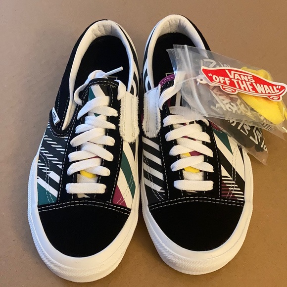 Vans - Picture 2 of 15